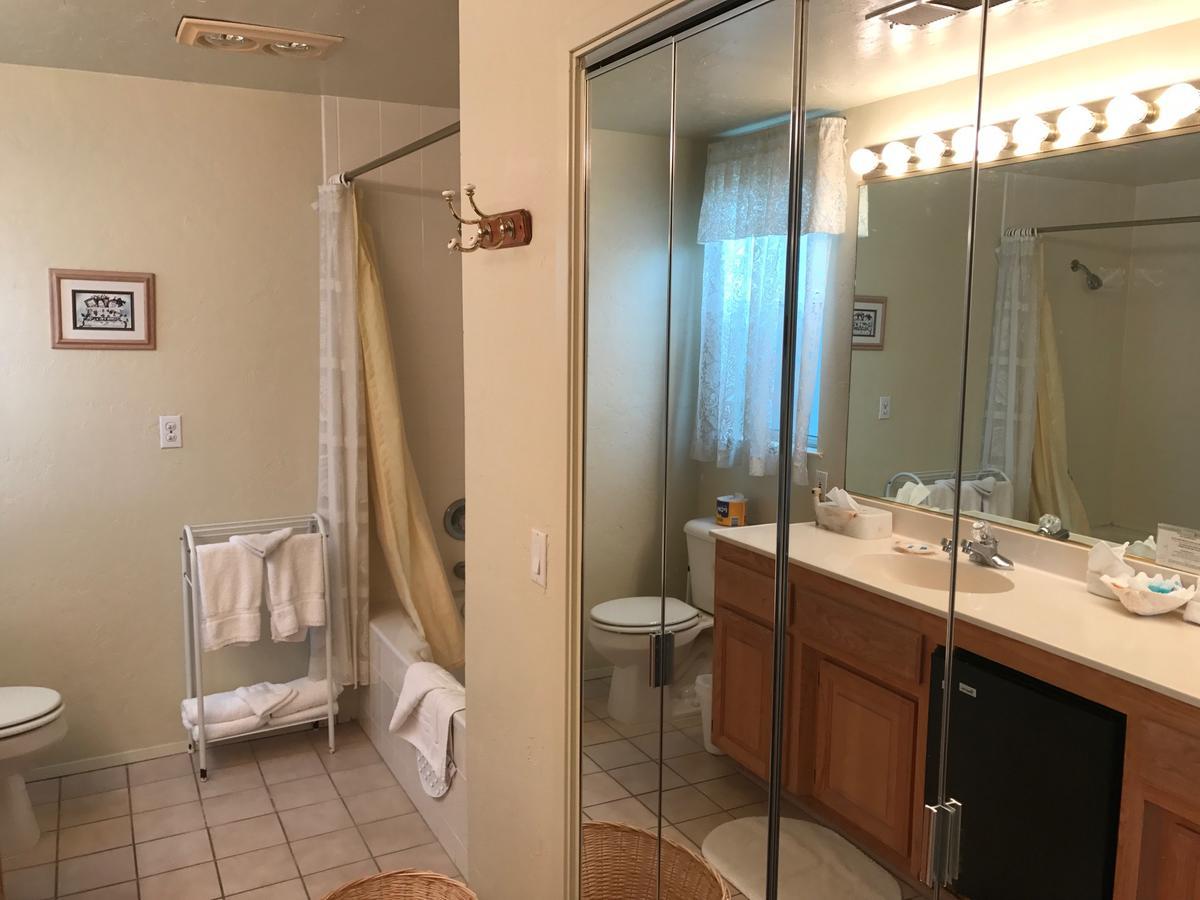 Captain'S Cove Inn Камбрия Екстериор снимка